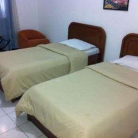 Catellya Guest House Cipaku Bandung Exteriör bild